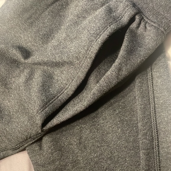 🦾 Medium Mens Dark Gray Under Armour Adjustable Drawstring Joggers with Pockets - Picture 5 of 11